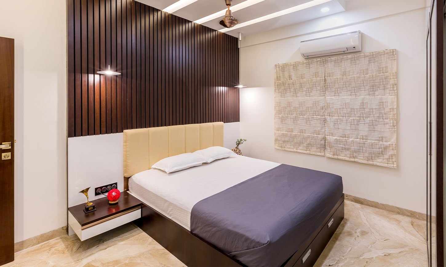 Contemporary bedroom designed by Creative walls residential interiors pune